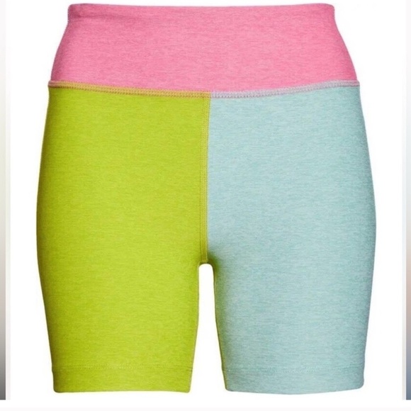 Outdoor Voices - 5” Warm Up Shorts- XS
bubblegum/peridot/Caribbean - Picture 4 of 8